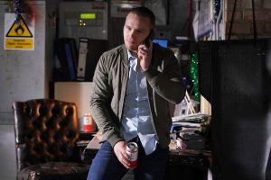Keanu and Louise kiss in EastEnders 