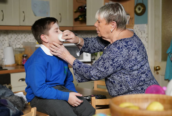 Mo and Tommy in EastEnders 