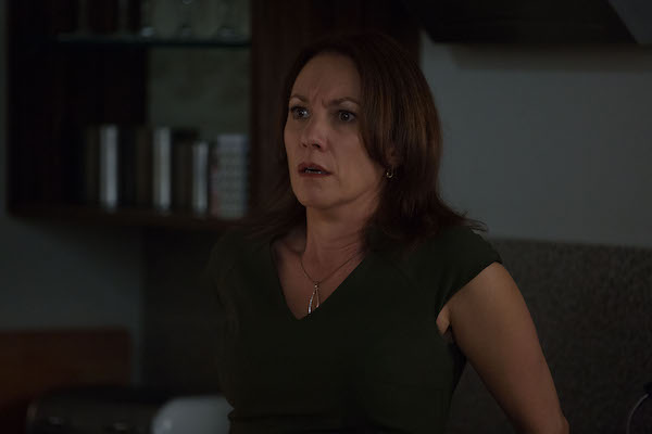  Stuart scares Rainie in EastEnders