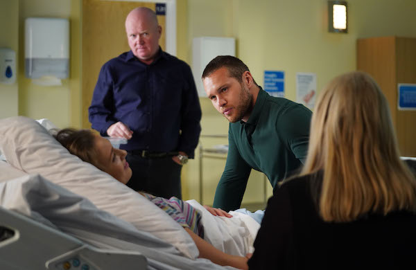 Louise and Kenau in EastEnders 