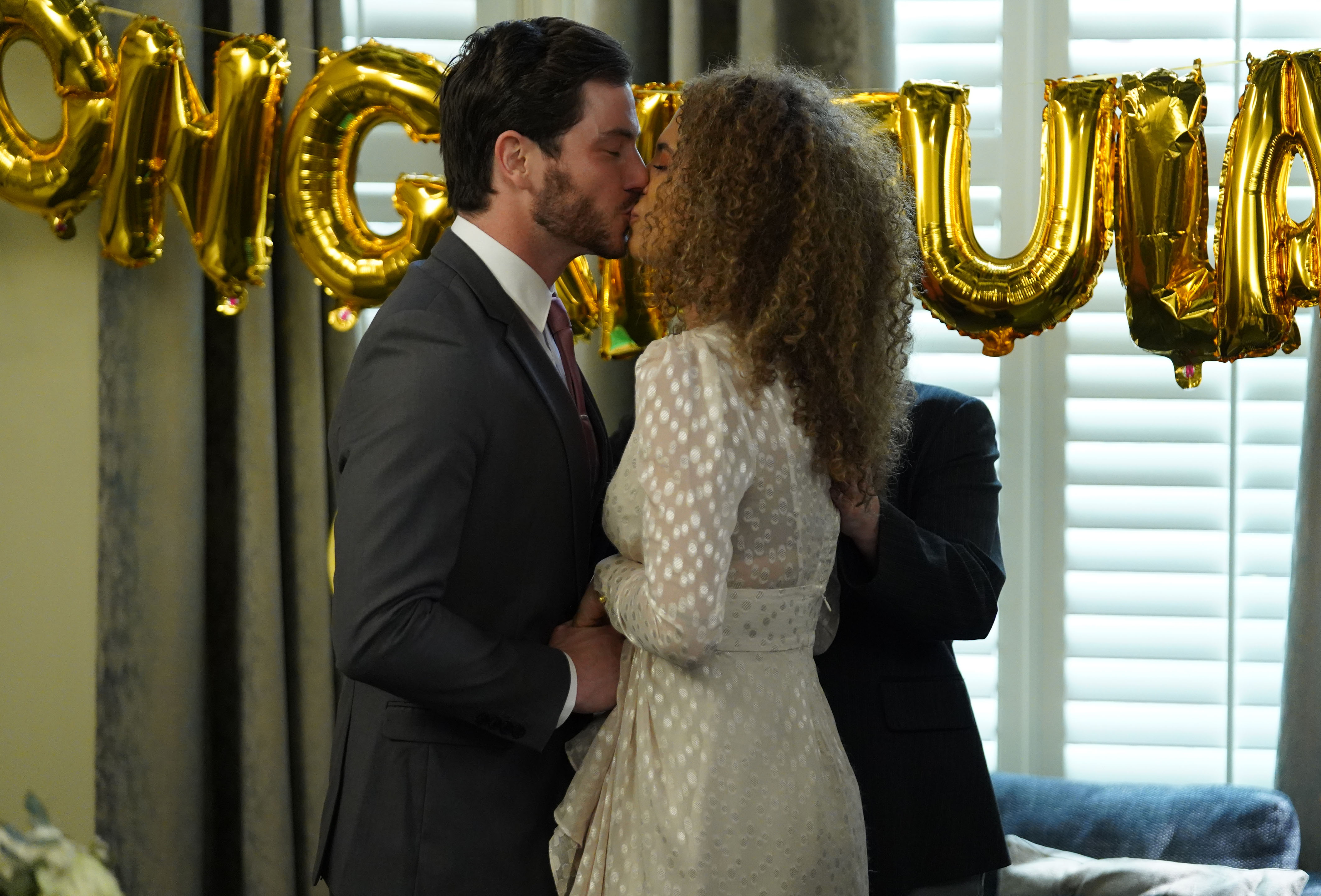 Gray and Chantelle kiss in EastEnders