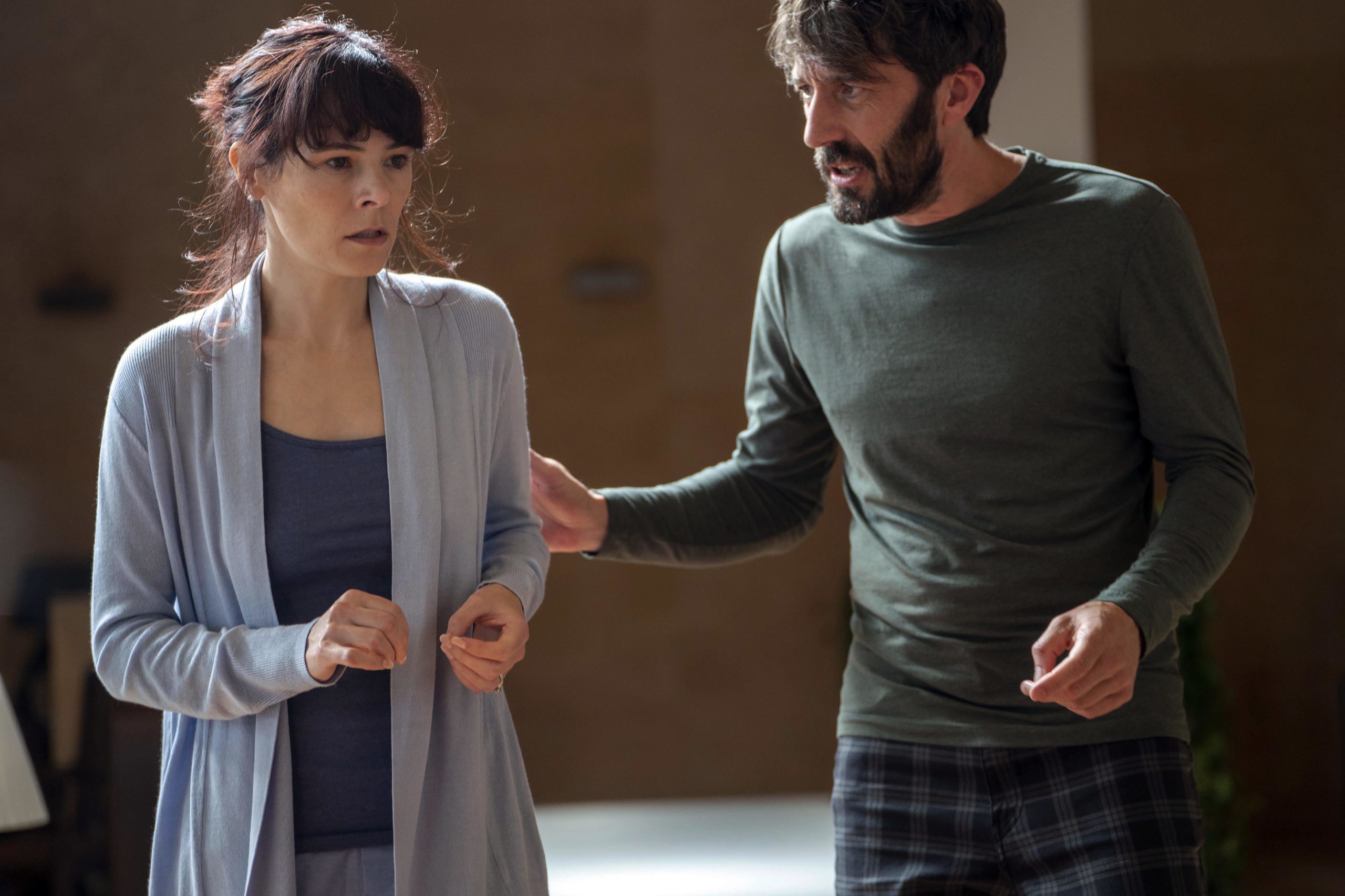 Elaine Cassidy and Tom Meeten star as Rebecca and Sam in Intruder (Credit: Channel 5)