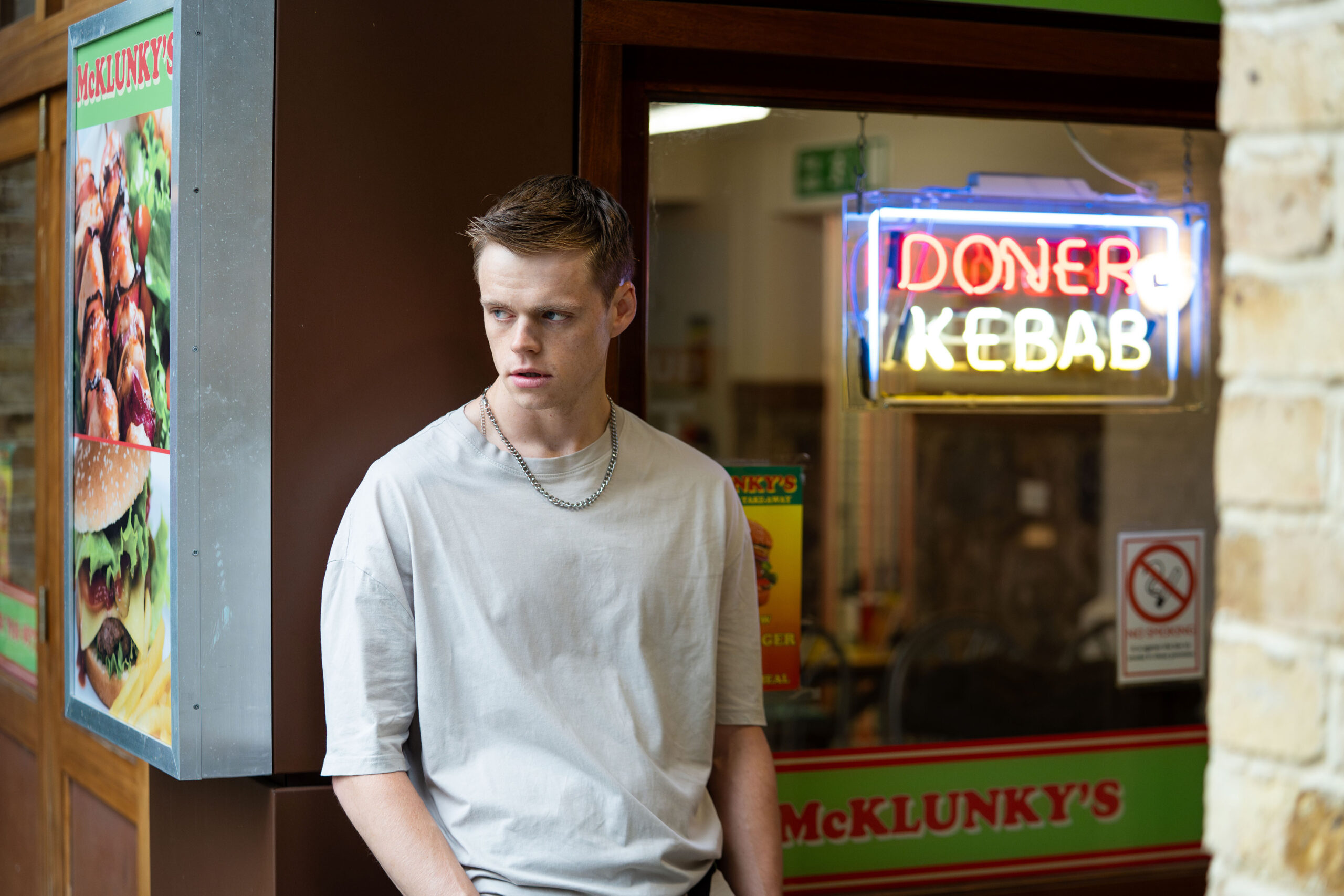 Oscar makes plans to flee Walford