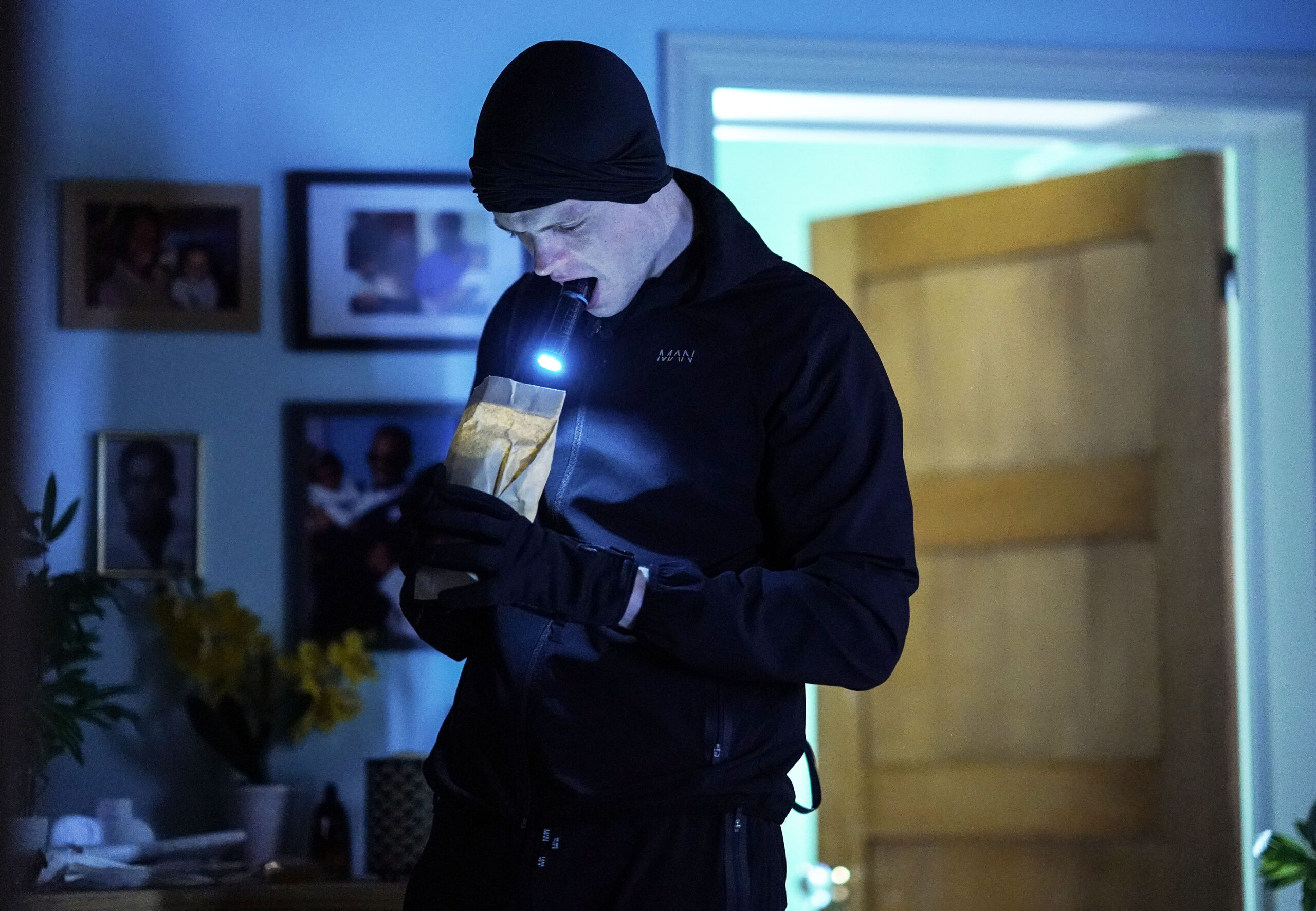 Oscar robbing Patrick's house on EastEnders