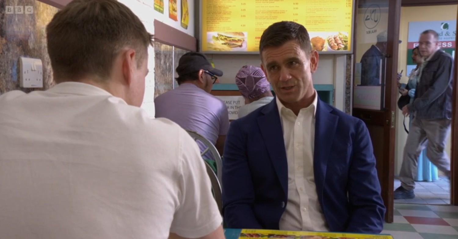 Jack talking to Oscar in McKlunky's