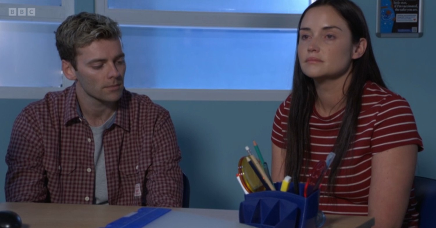 Peter and Lauren sit in the hospital looking upset