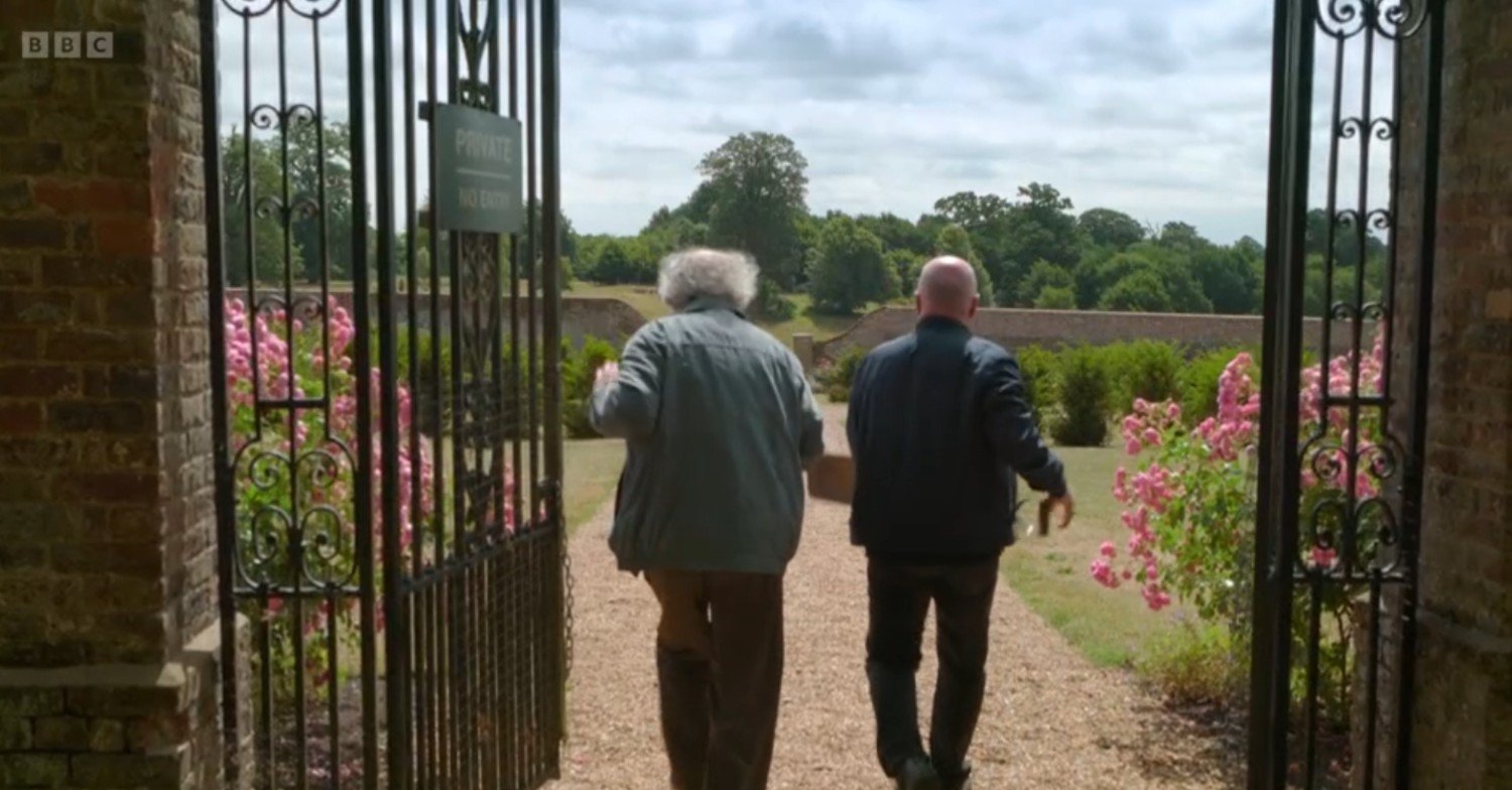 Phil and Nigel enter a grand country estate