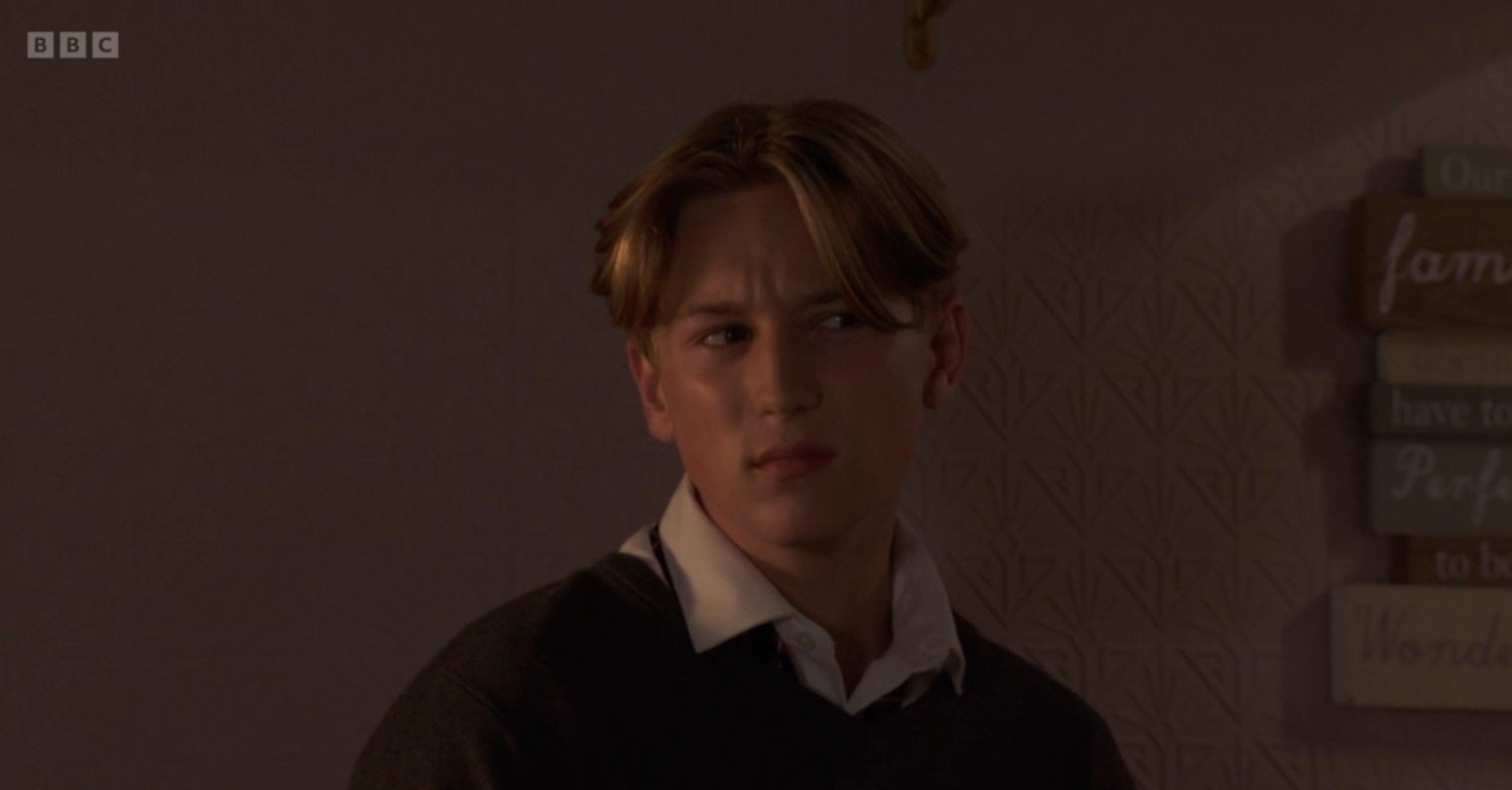 Joel glares at Vicki 