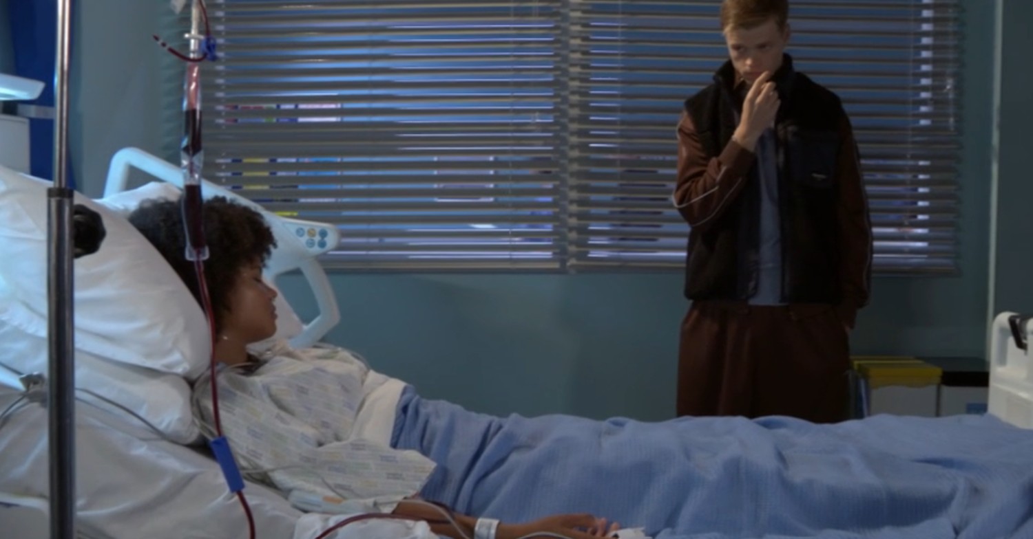 Oscar looks over Jasmine as she lies in hospital