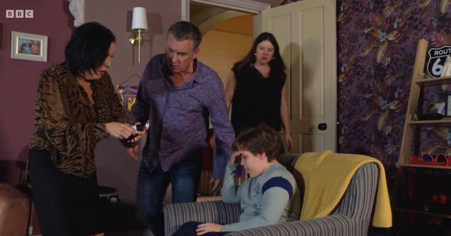 Kat and Alfie tend to Ernie while Zoe looks on, horrified