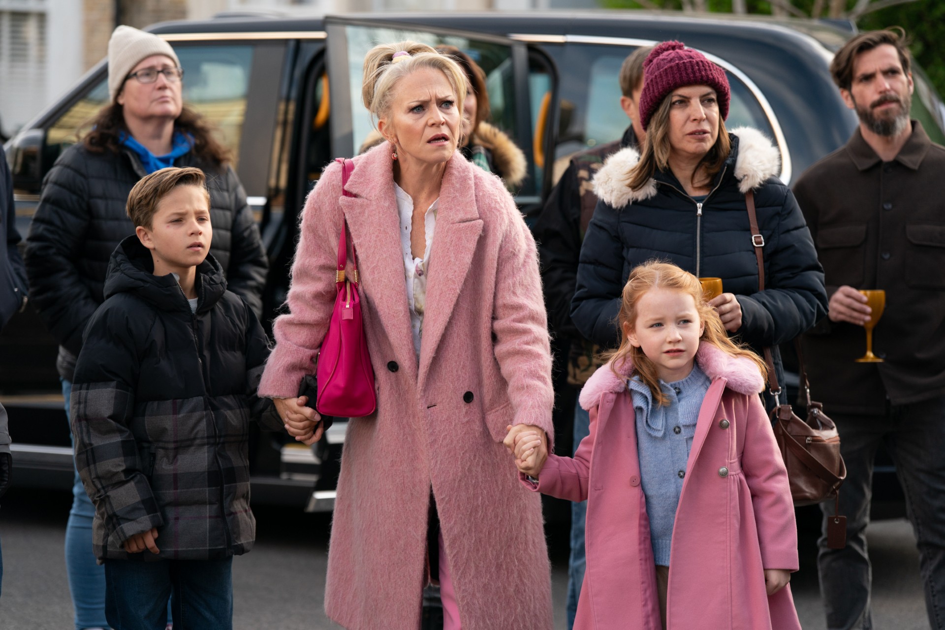 Linda and Annie return to Walford