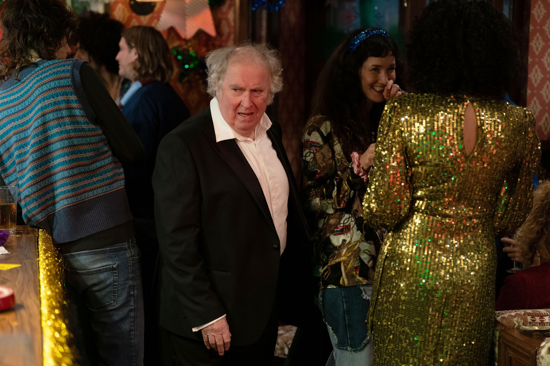 Nigel walks into the busy Queen Vic