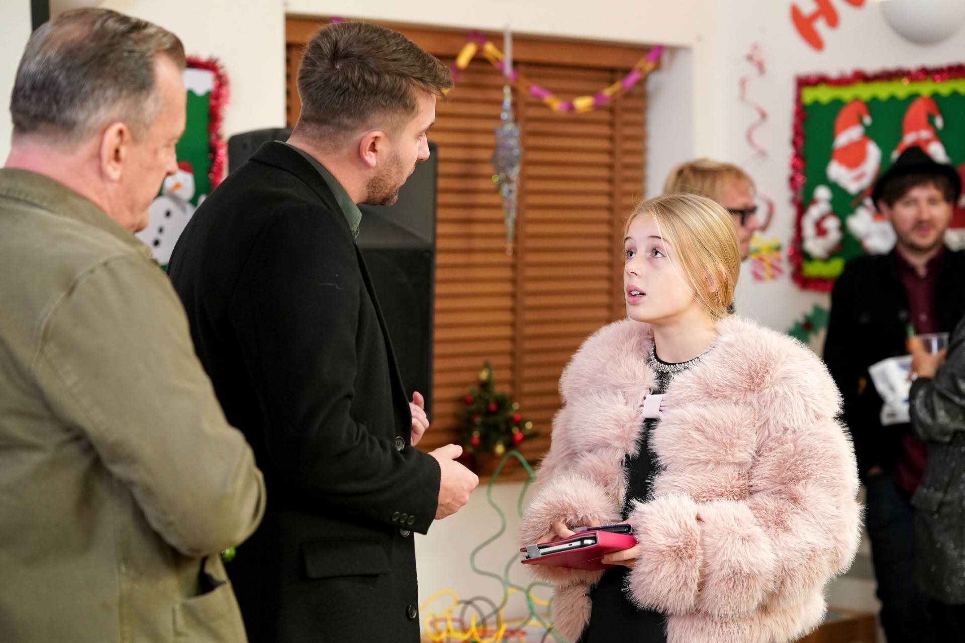 Lexi talks to Jay and Harvey on EastEnders