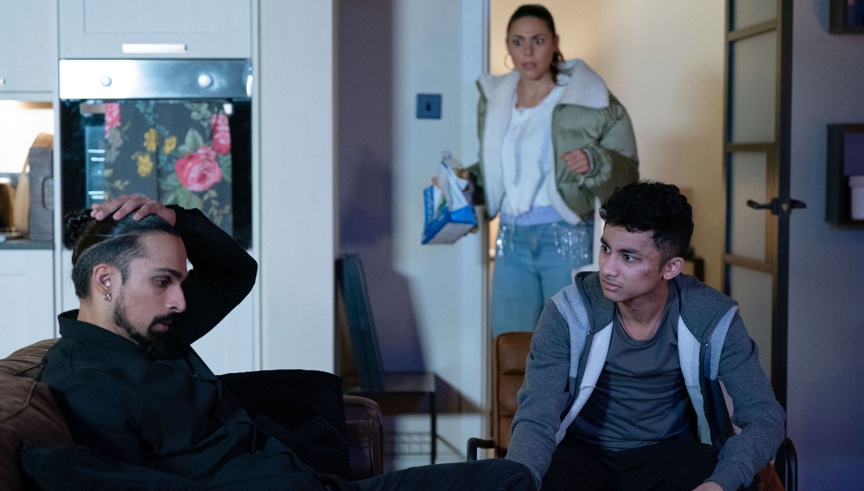 Priya sees Nugget and Ravi talking in EastEnders 