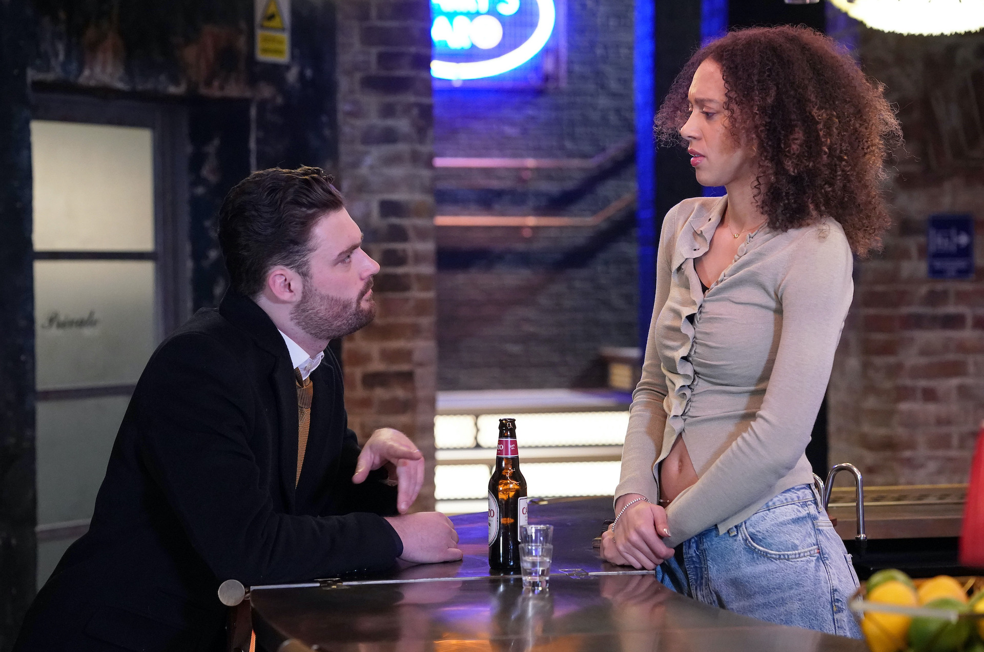 Johnny and Gina talking in Harry's Barn 