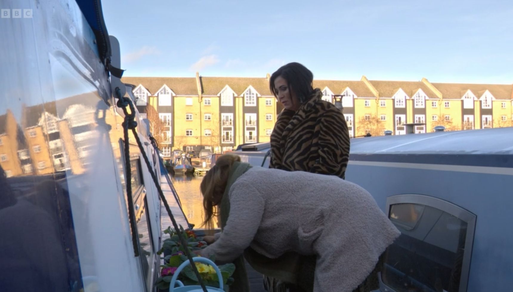 Vicki and Kat break into Jake's boat
