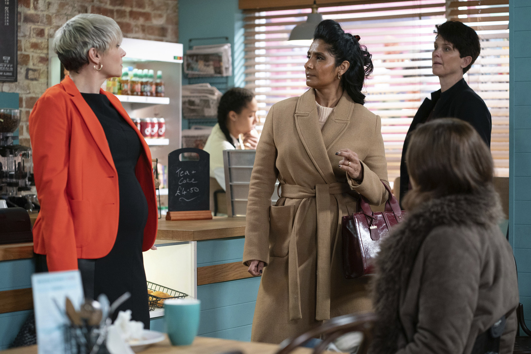 Nicola gets involved in a discussion between Suki and Penny in the cafe