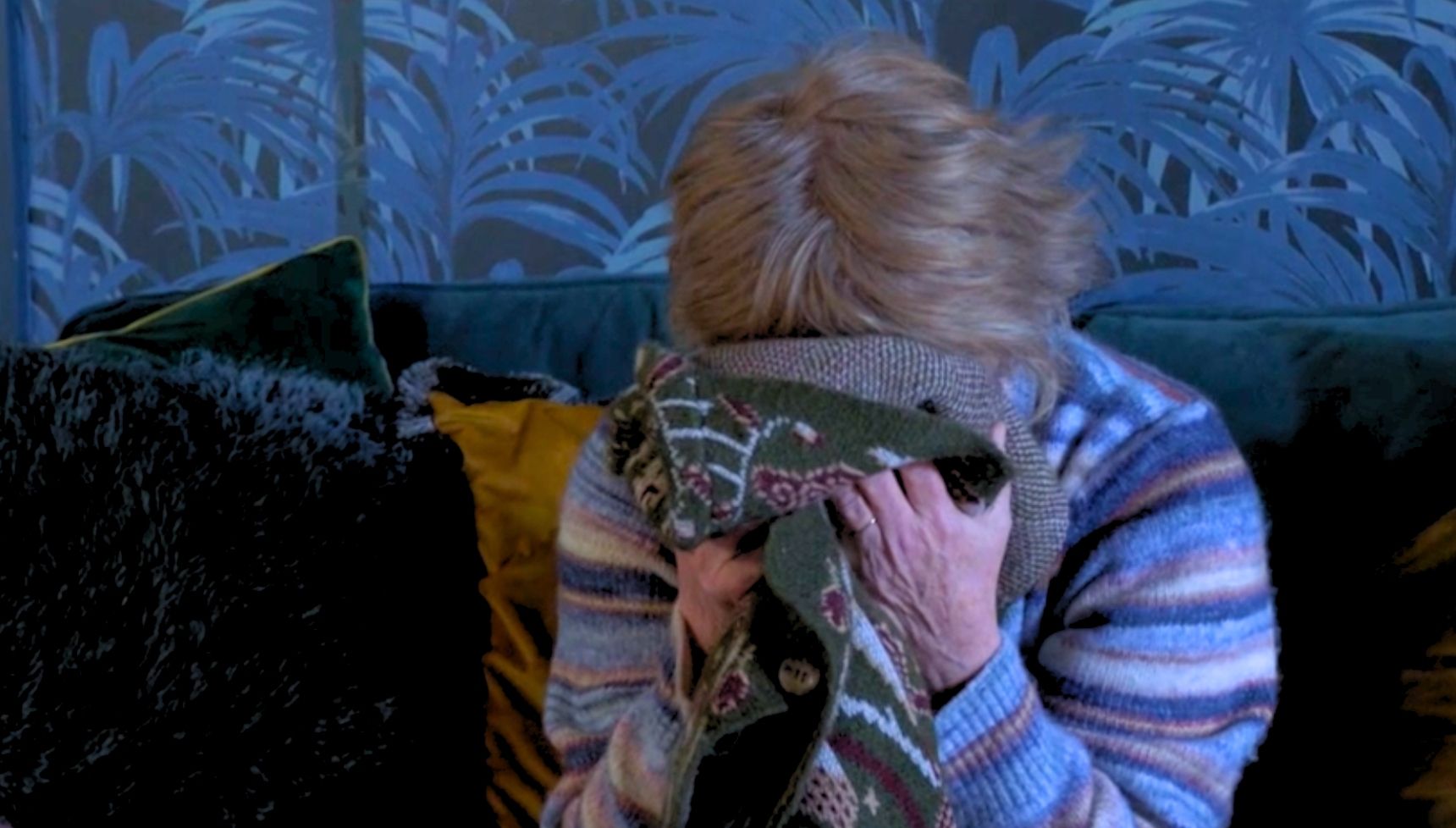 Julie doesn't want Nigel to leave in EastEnders 