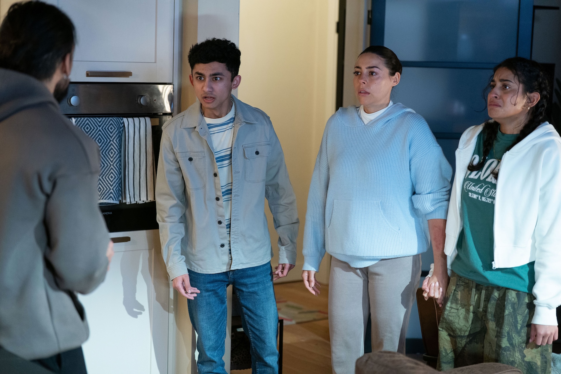 Ravi keeping Priya, Nugget and Avani at home 