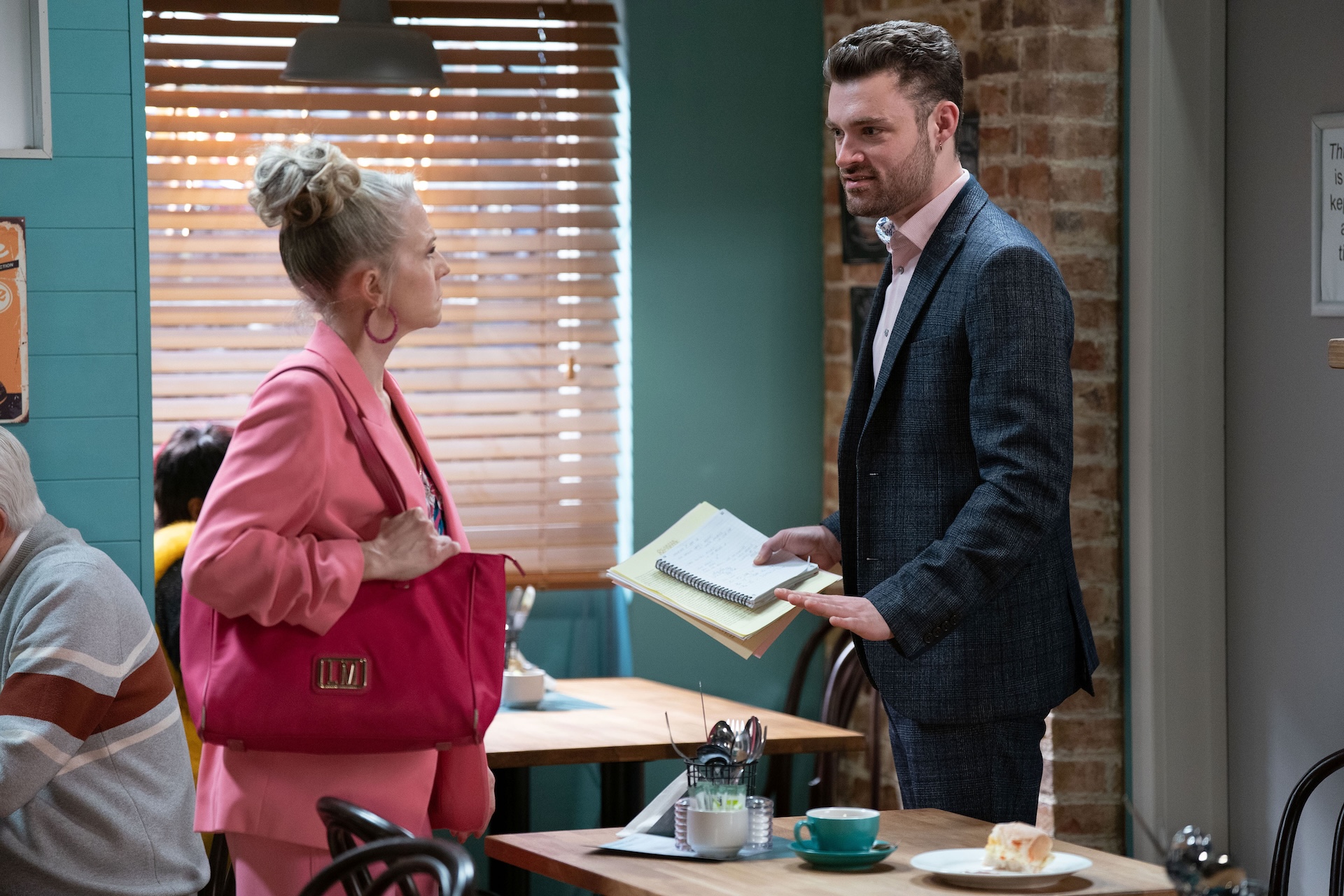 Johnny and Linda arguing in the cafe 