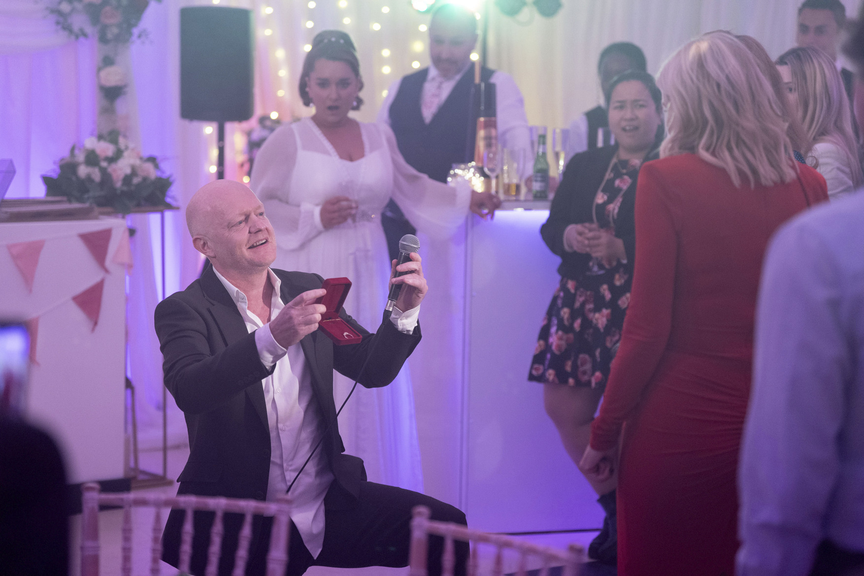 Max proposes to Cindy