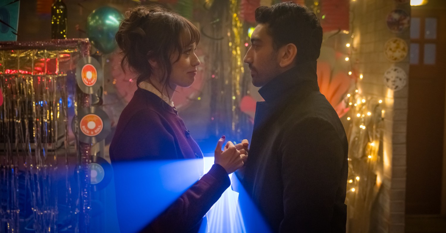Nabhaan Rizwan as Noa and Aimee Lou Wood as Evie in Film Club