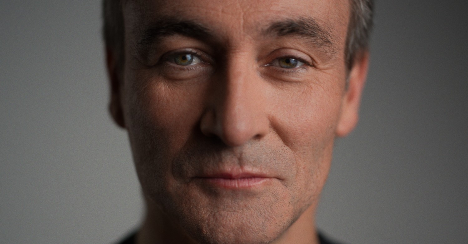 Derek Riddell headshot