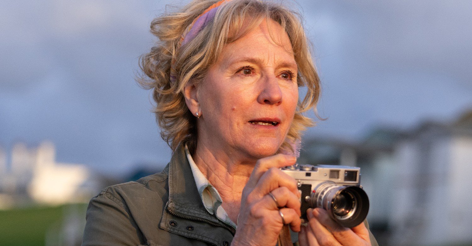 Penny Downie as Izzy in Whitstable Pearl series 3