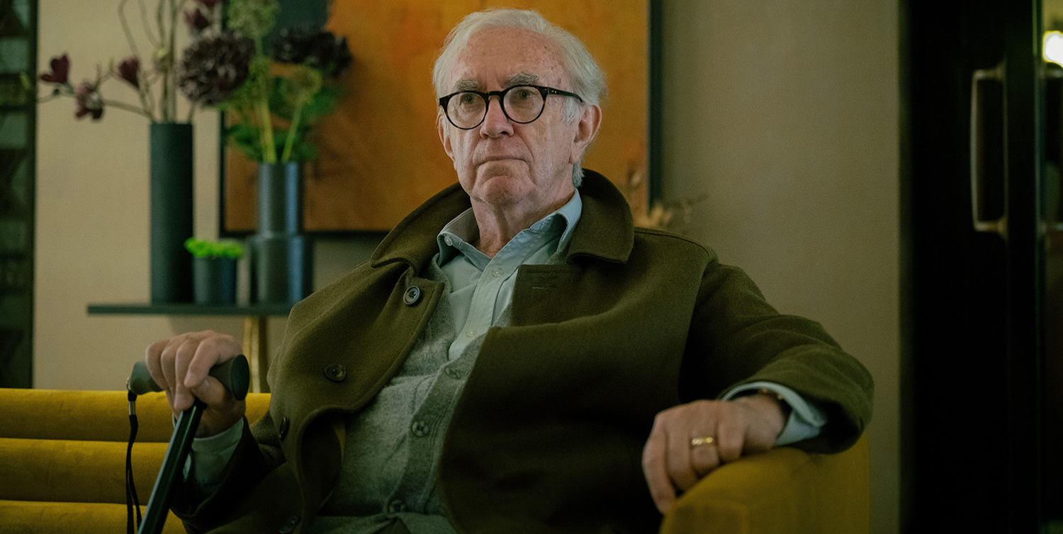 Jonathan Pryce as David Cartwright sat down with a walking stick in Slow Horses season 5.