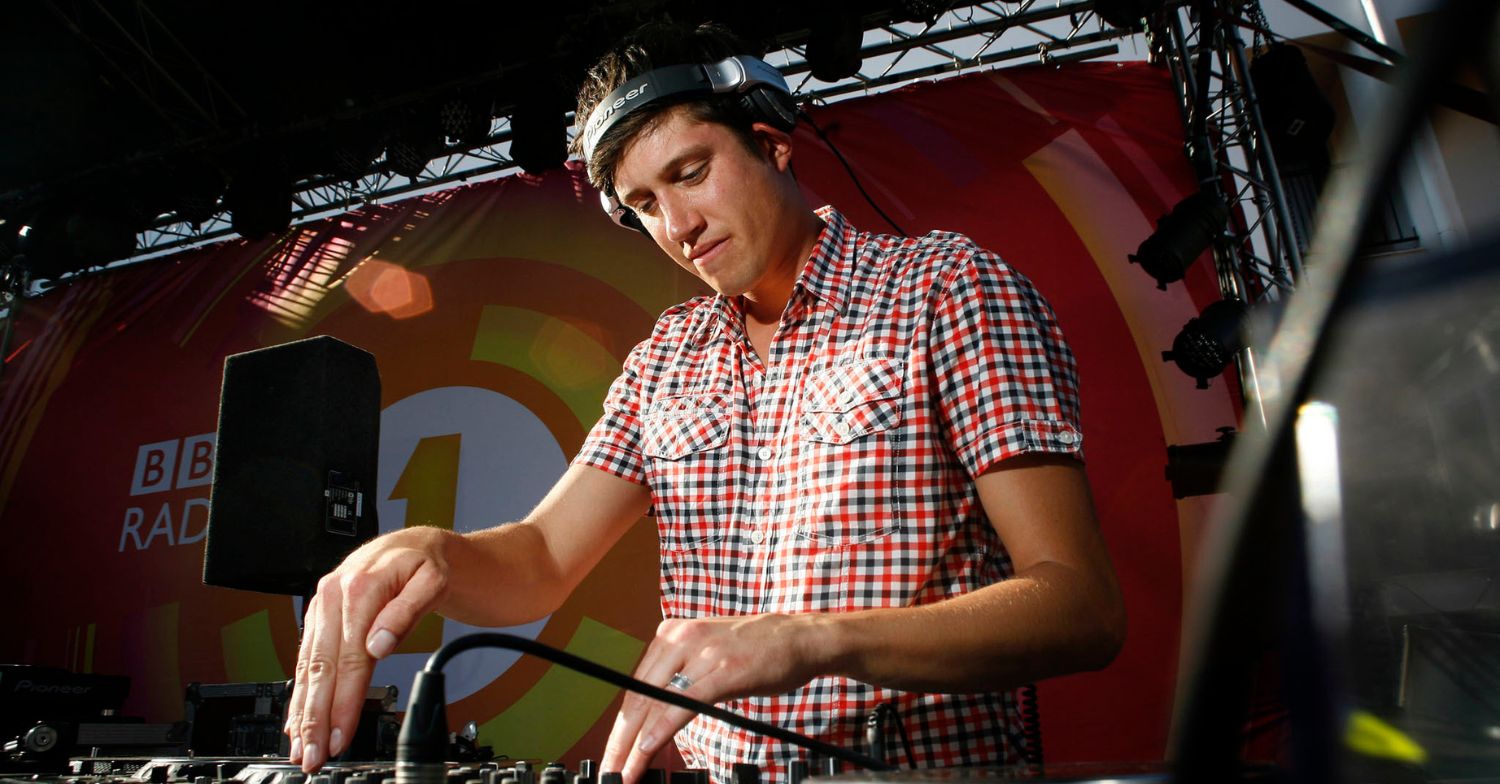 Vernon Kay as a DJ