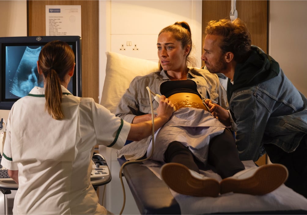 Coronation Street's David, Shona at baby scan looking worried