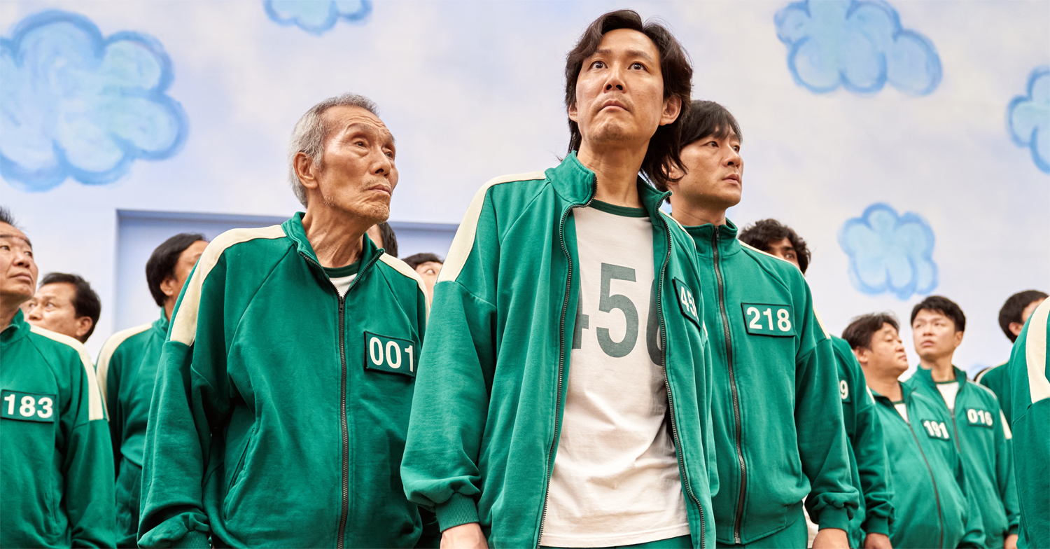 Seong Gi-hun (Lee Jung-jae) and other contestants in Squid Game