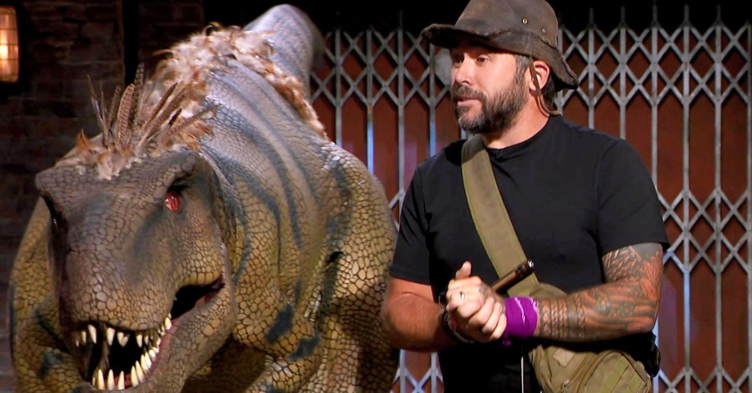 Chris Roberts pitches Dinomania on Dragons' Den