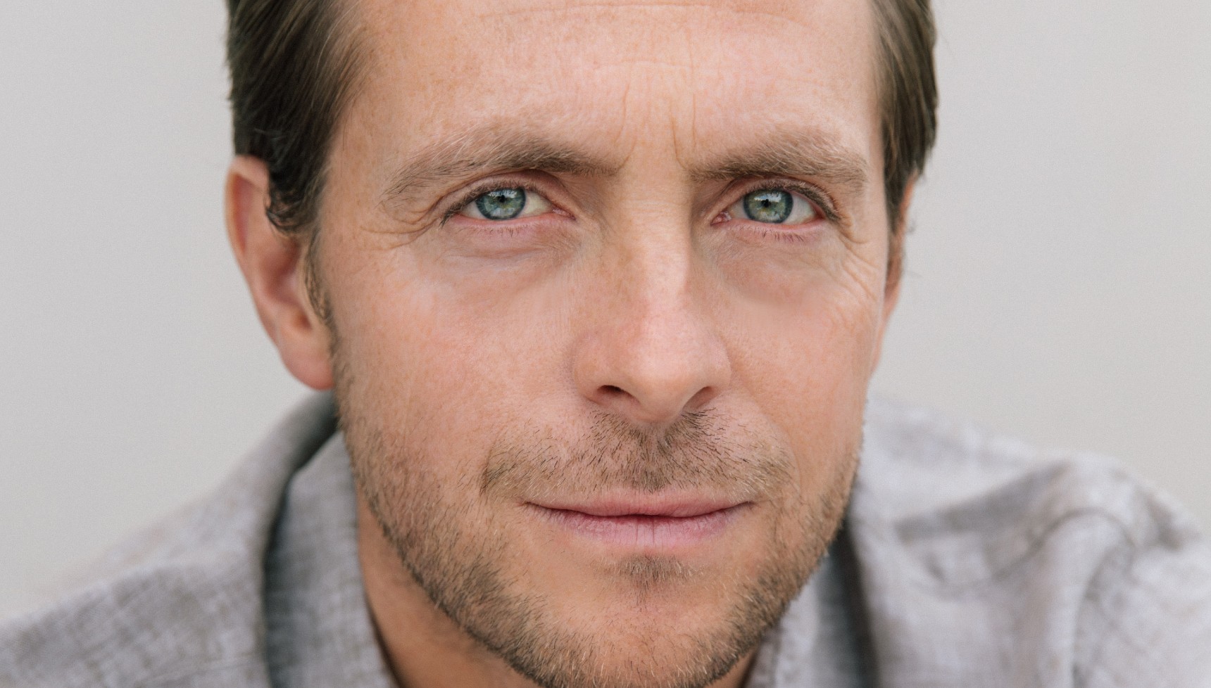 Stephen Campbell Moore headshot