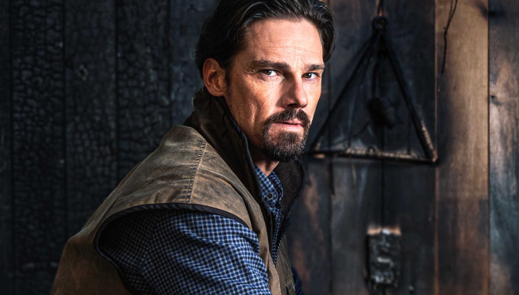 Jay Ryan as Ewan in The Ridge