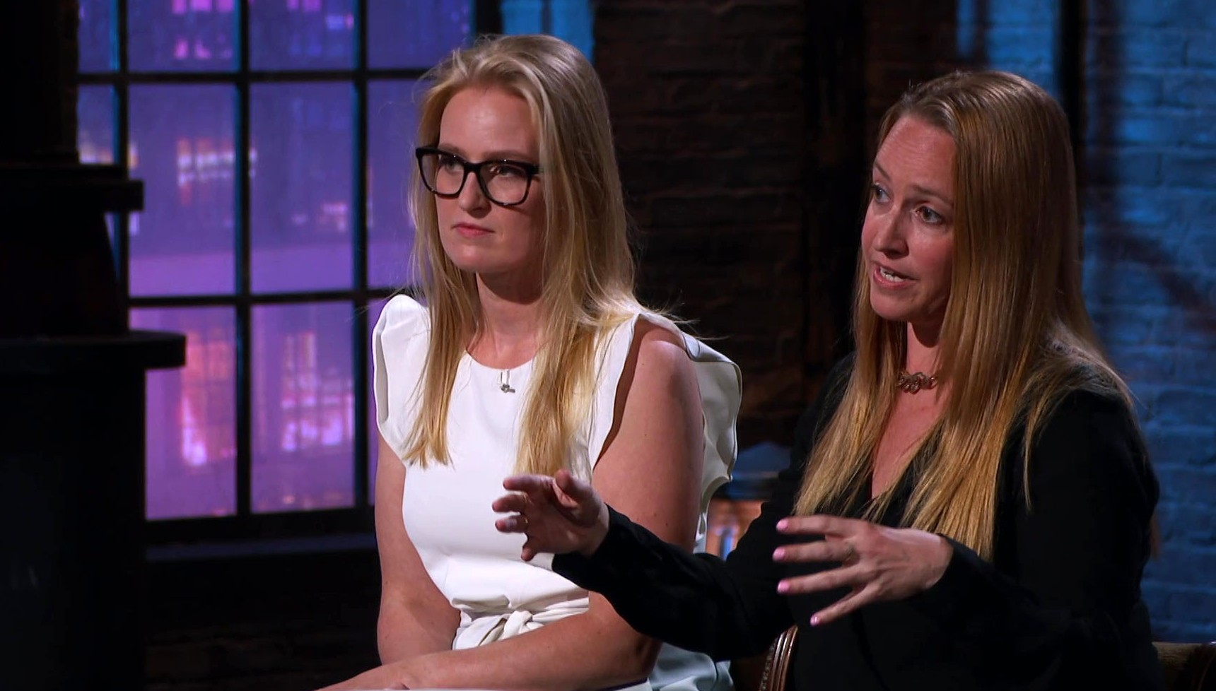 Rebecca Moule and Sophie Elmer pitch Mates Place on Dragons' Den