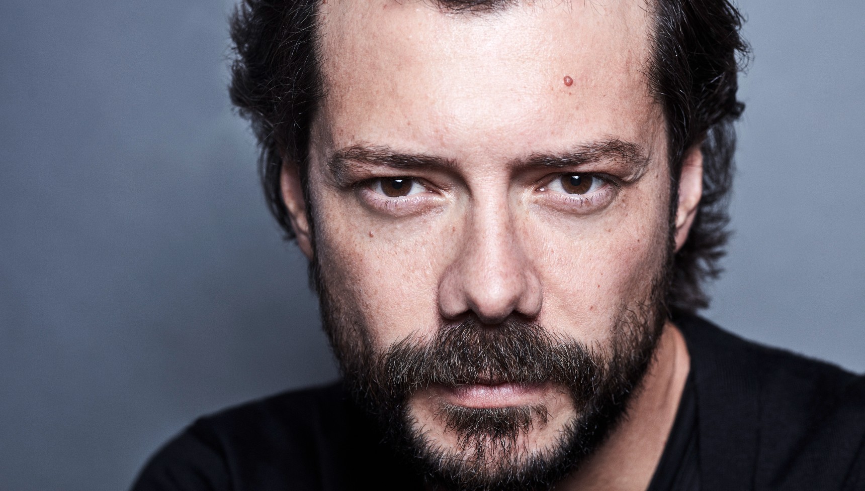 Álvaro Morte headshot