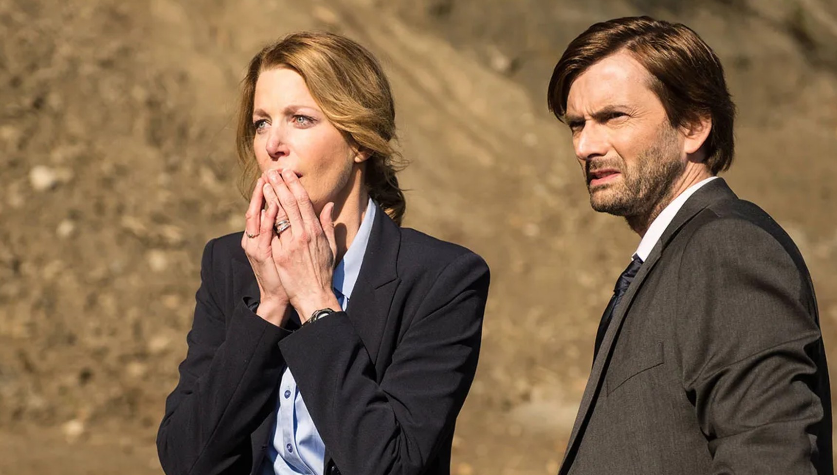 Anna Gunn looking shocked next to David Tennant in Gracepoint