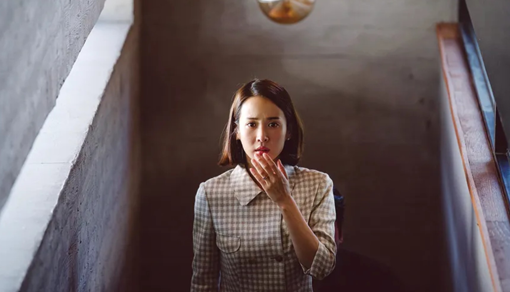 Cho Yeo-jeong gasping as she stands on the stairs in Parasite