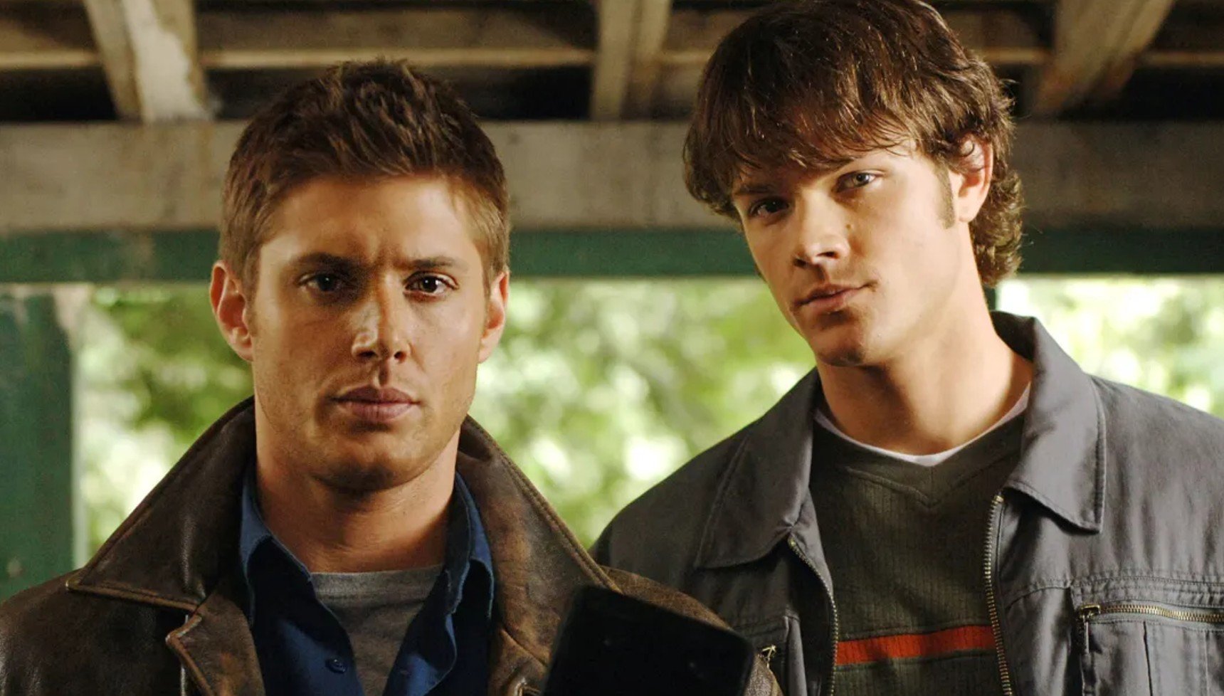Jensen Ackles and Jared Padalecki standing next to each other in Supernatural