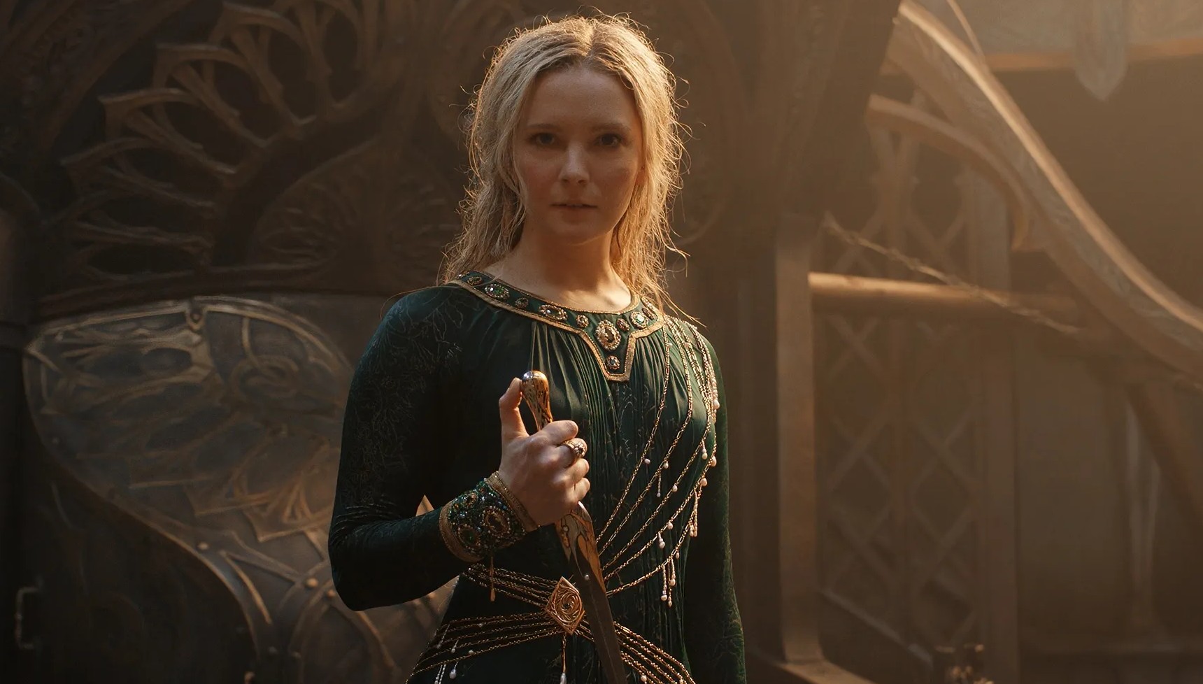 Morfydd Clark as Galadriel holding a dagger in Lord of the Rings: The Rings of Power