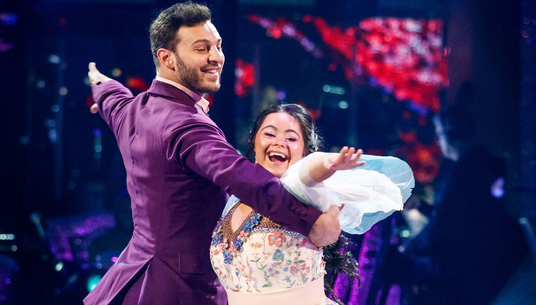 Ellie Goldstein and Vito Coppola dancing on Strictly