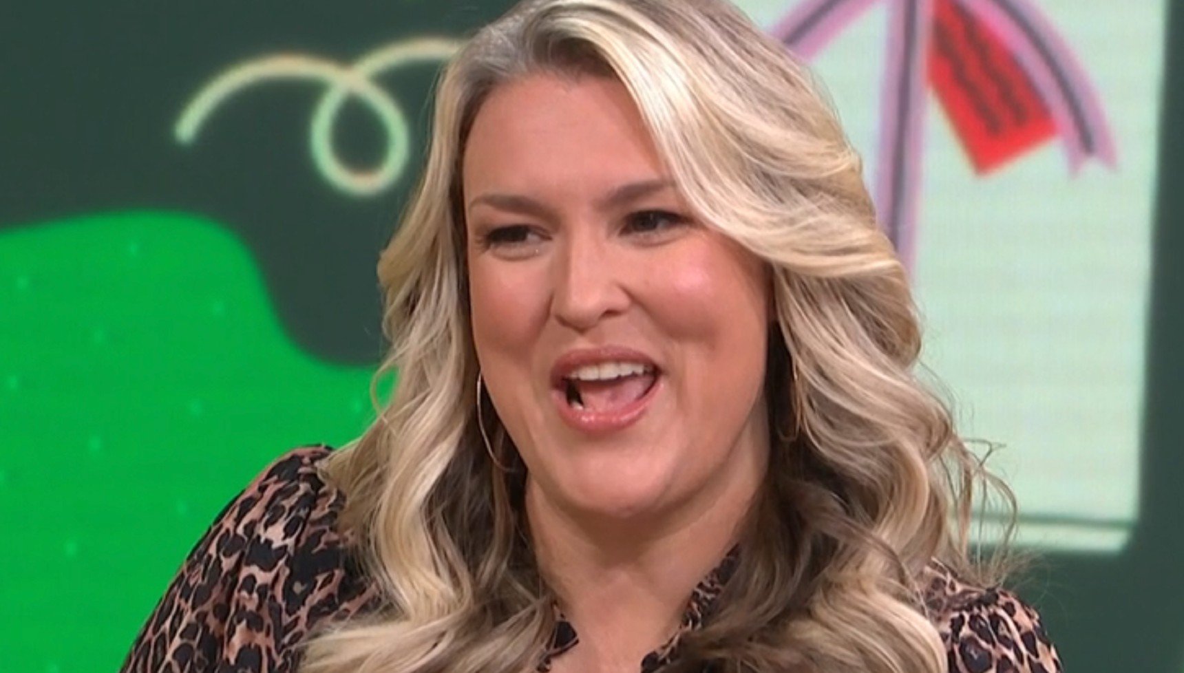 Dragons' Den star Sara Davies bores fans with 'utterly dire' Christmas crafting