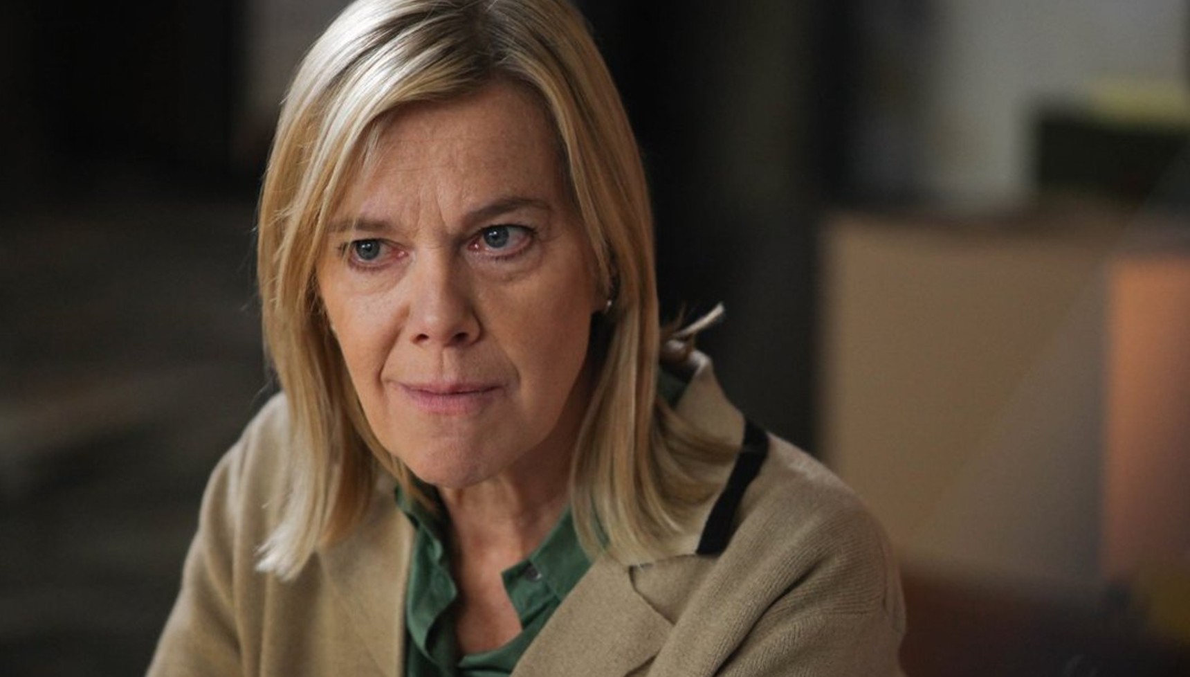 Carolyn Pickles in a beige jacket and green shirt in Broadchurch