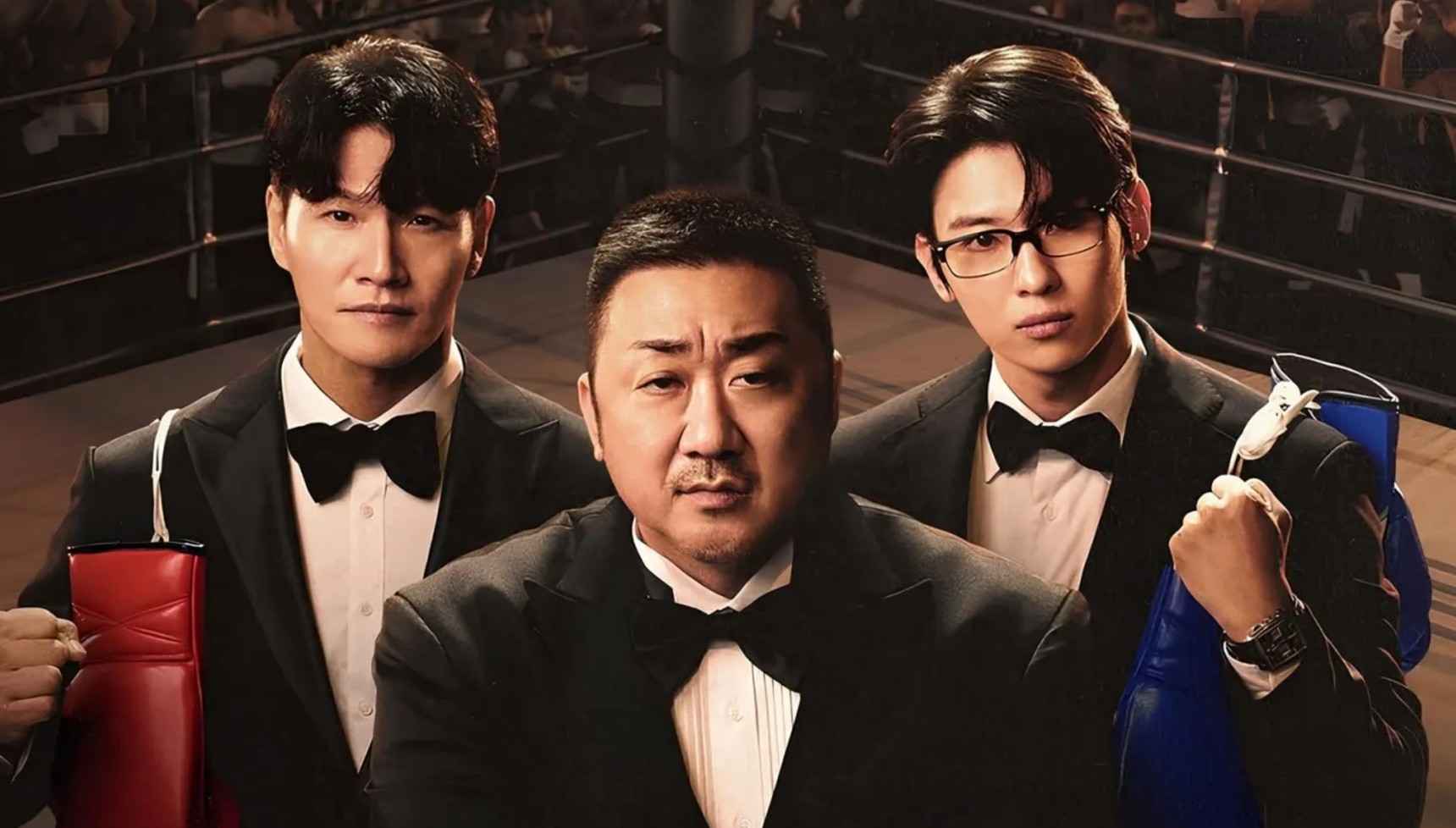 The hosts and contestants in I Am Boxer