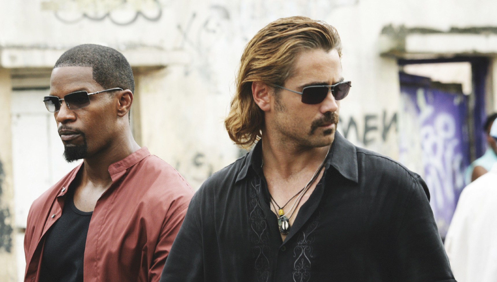 Jamie Foxx and Colin Farrell wearing sunglasses