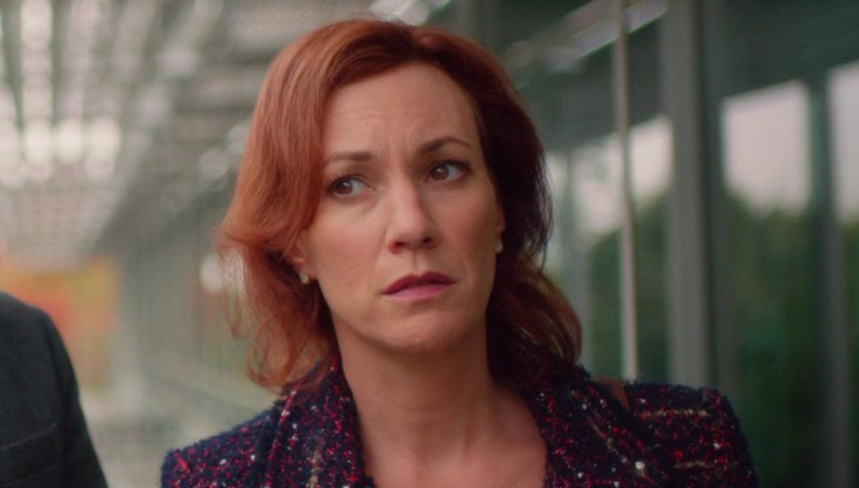 Tanya Franks with red hair in Broadchurch