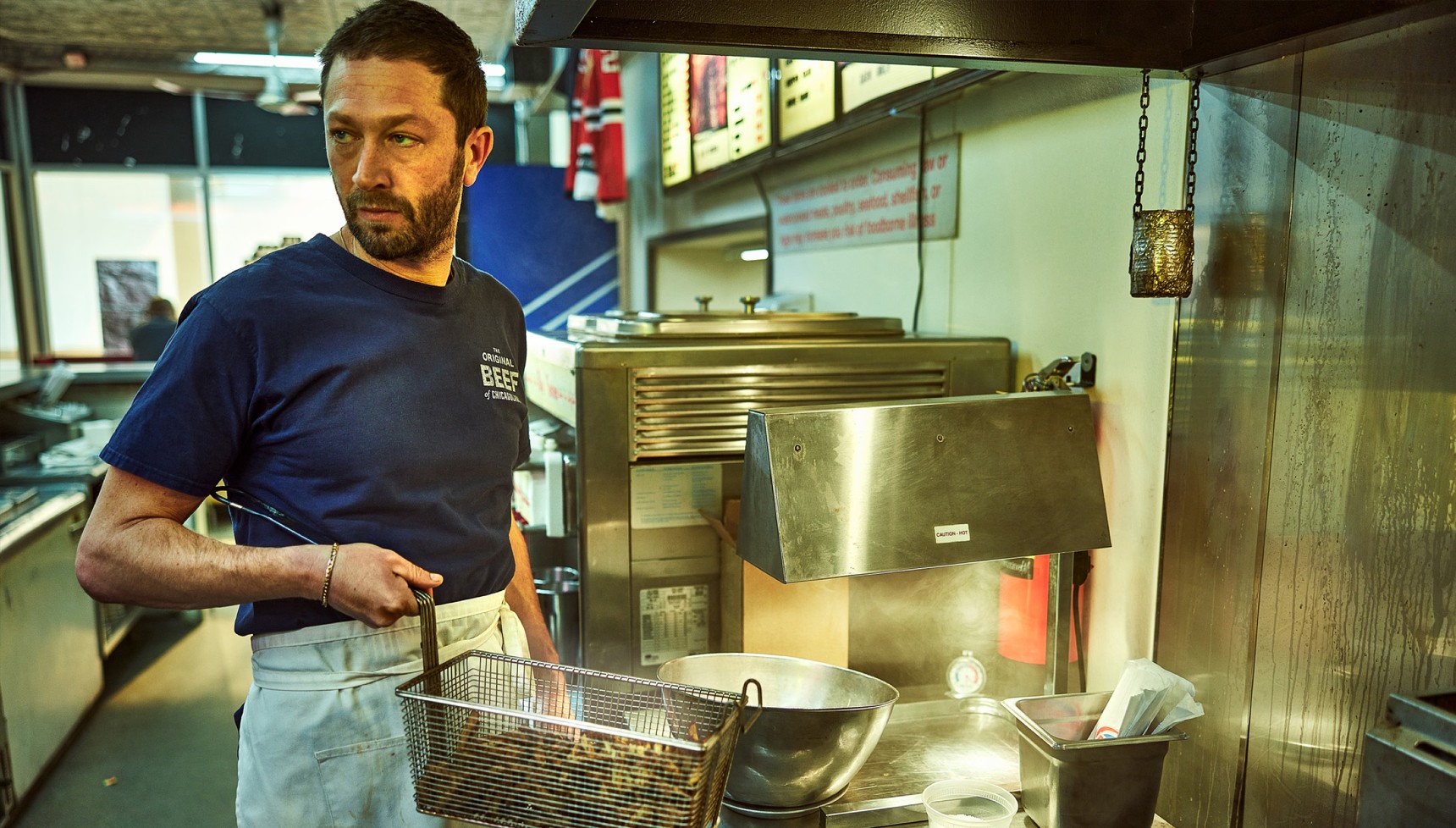 Ebon Moss-Bachrach's Richie handles kitchen equipment in The Bear