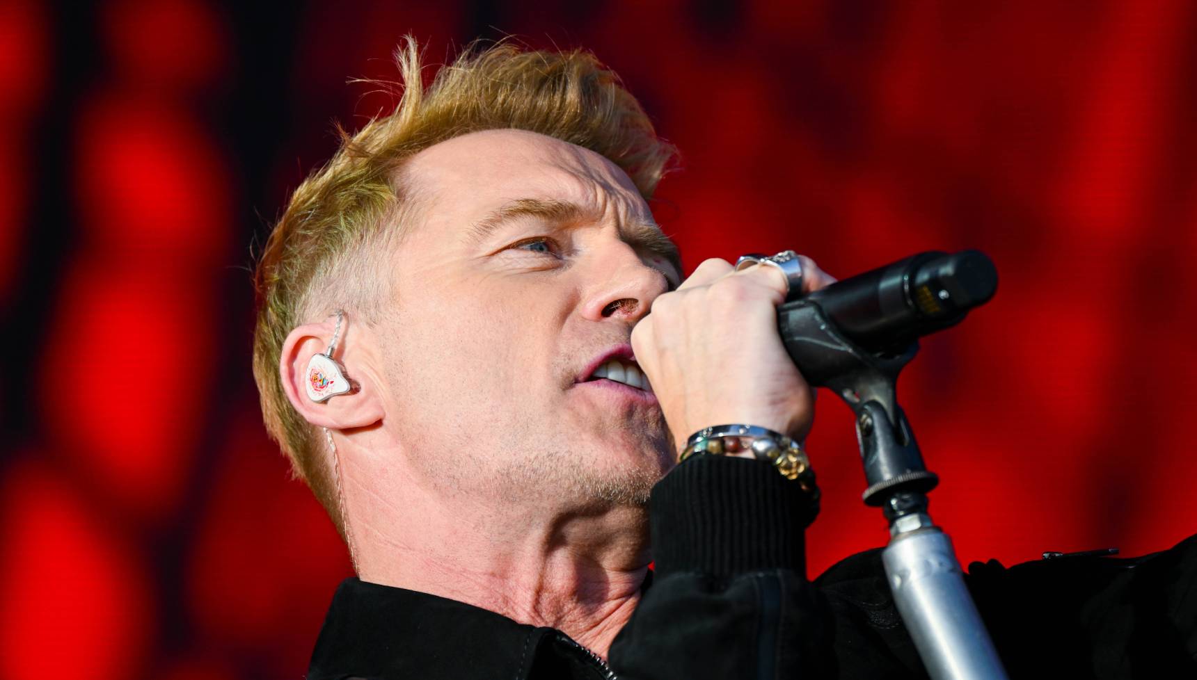 Ronan Keating singing