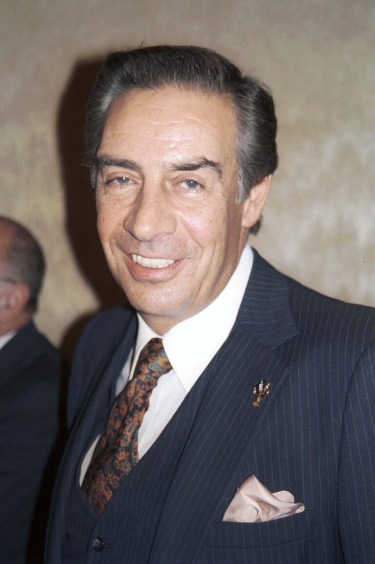 Jerry Orbach smiles